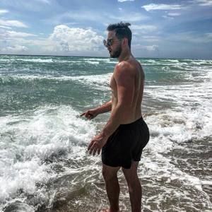 Meet your Posher, Dustin